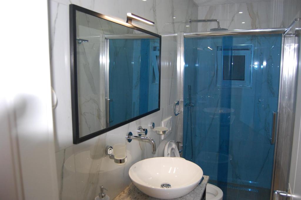 Koupelna v ubytování Hotel Ramosaco, Radhimë, Vlorë