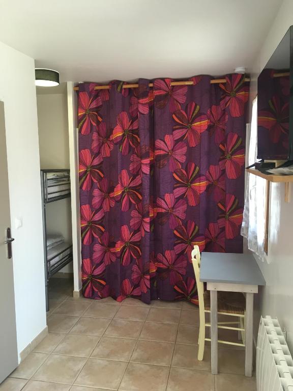 Cuisine ou kitchenette dans l'établissement Le Mas des 3 Anes