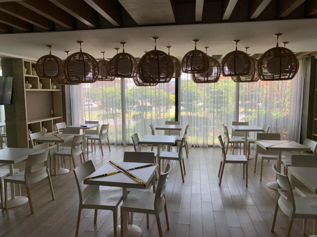 Restaurace v ubytování Motel Okura Villas y Suites