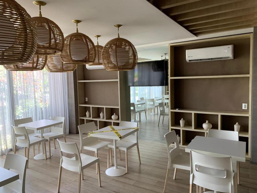 Kuchyň nebo kuchyňský kout v ubytování Motel Okura Villas y Suites