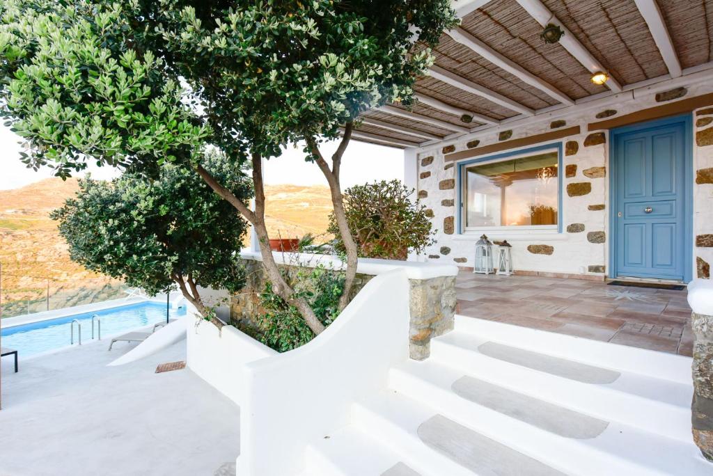Basen w obiekcie Villa Irina Mykonos lub w pobliżu