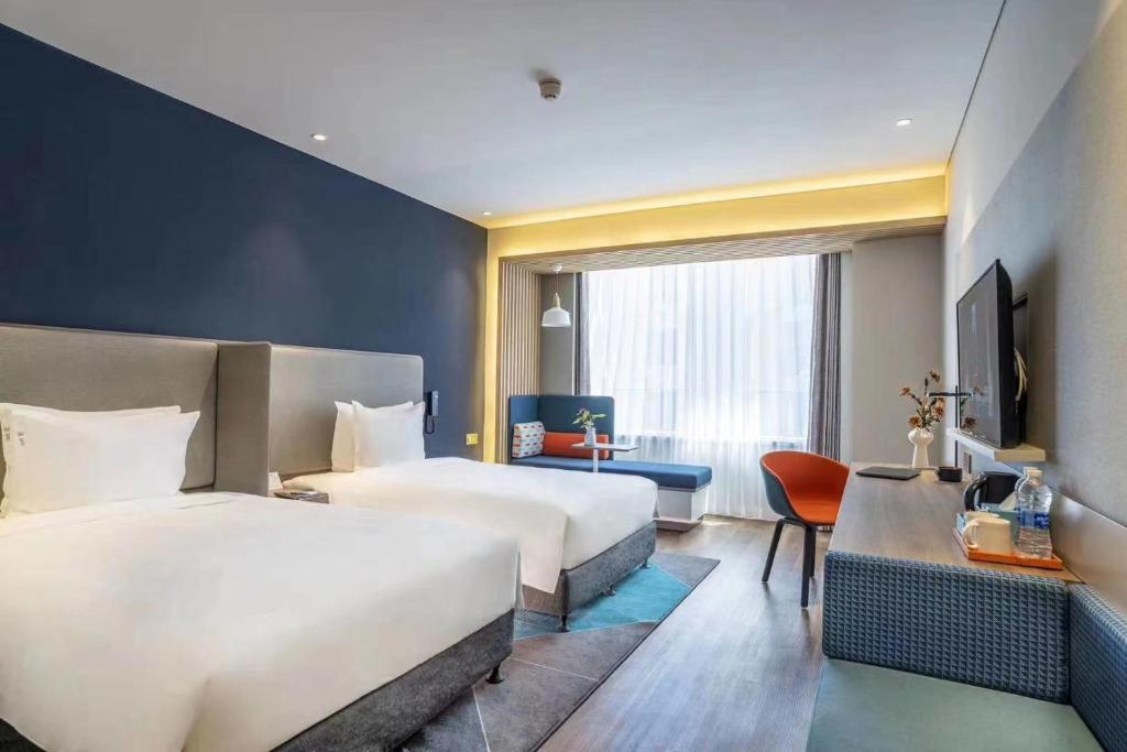 Postel nebo postele na pokoji v ubytování Holiday Inn Express - Wuhan Optical Valley by IHG