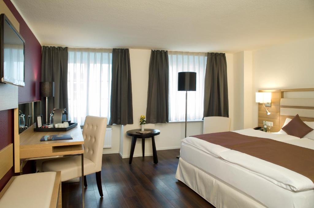 Postel nebo postele na pokoji v ubytování Hotel Goldener Knopf