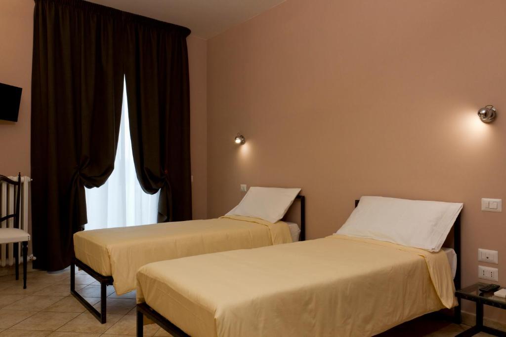 A bed or beds in a room at B&B Aquisgrana