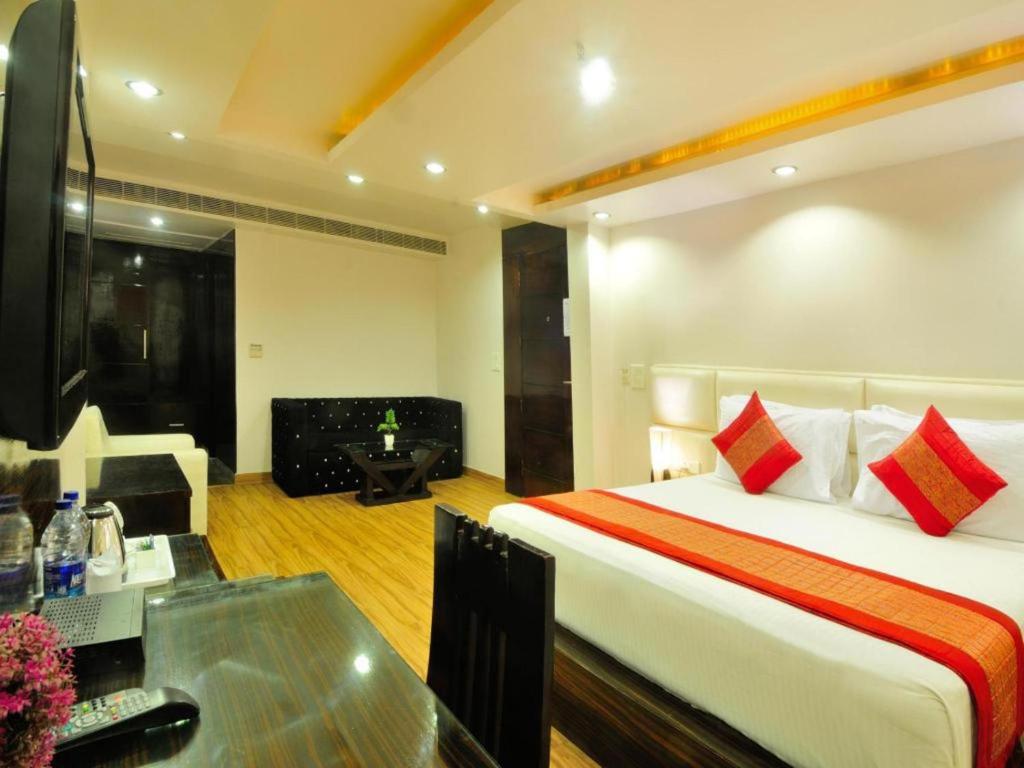 TV a/nebo společenská místnost v ubytování Hotel Elegance