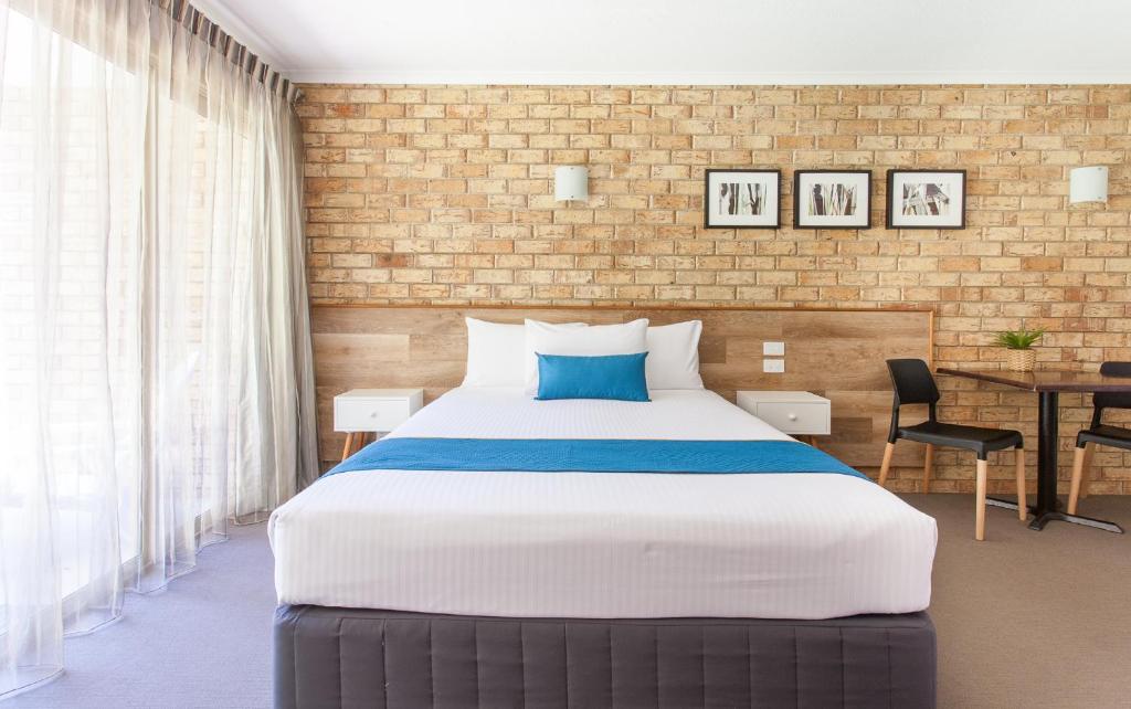 Postel nebo postele na pokoji v ubytování Sunshine Coast Motor Lodge