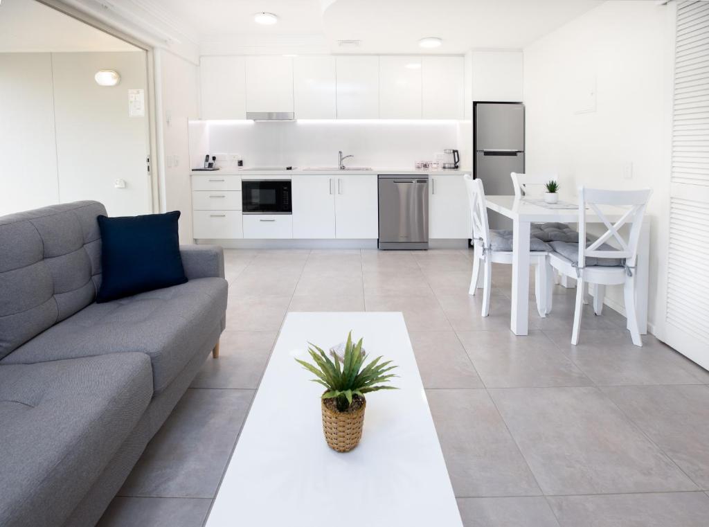 Noosa River Palms - Deluxe One-Bedroom Apartment