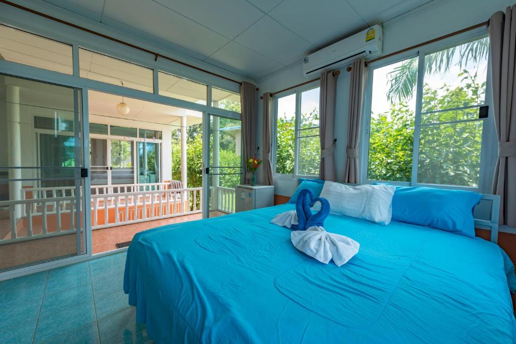 Säng eller sängar i ett rum på Sabai Beach Resort
