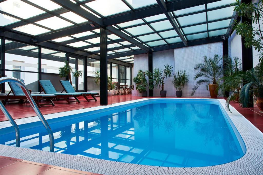 Bazén v ubytování Hotel Concordia nebo v jeho okolí
