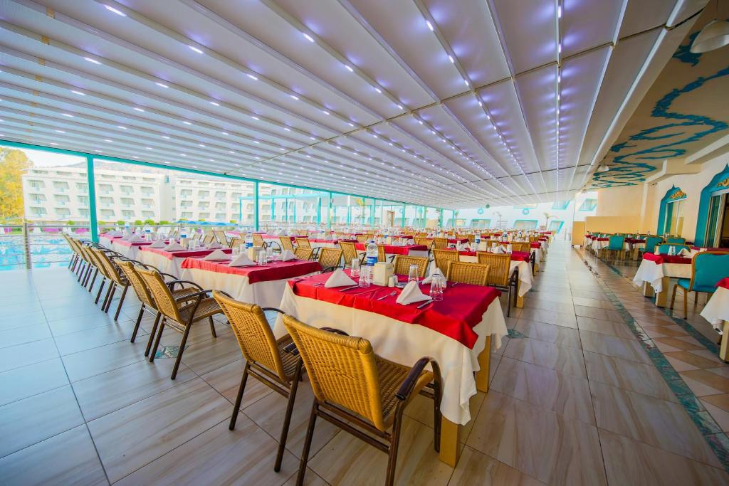 Restaurace v ubytování Daima Biz Hotel - Dolusu Aquapark Access