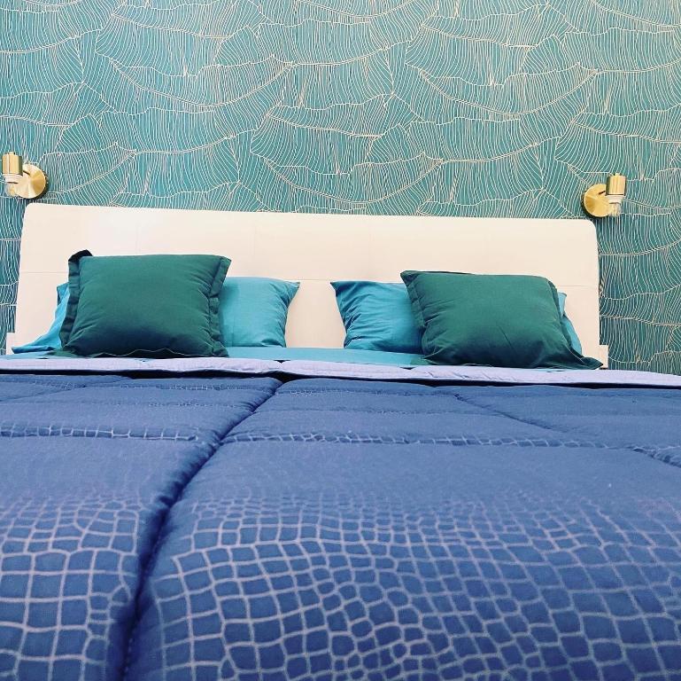 A bed or beds in a room at Room27