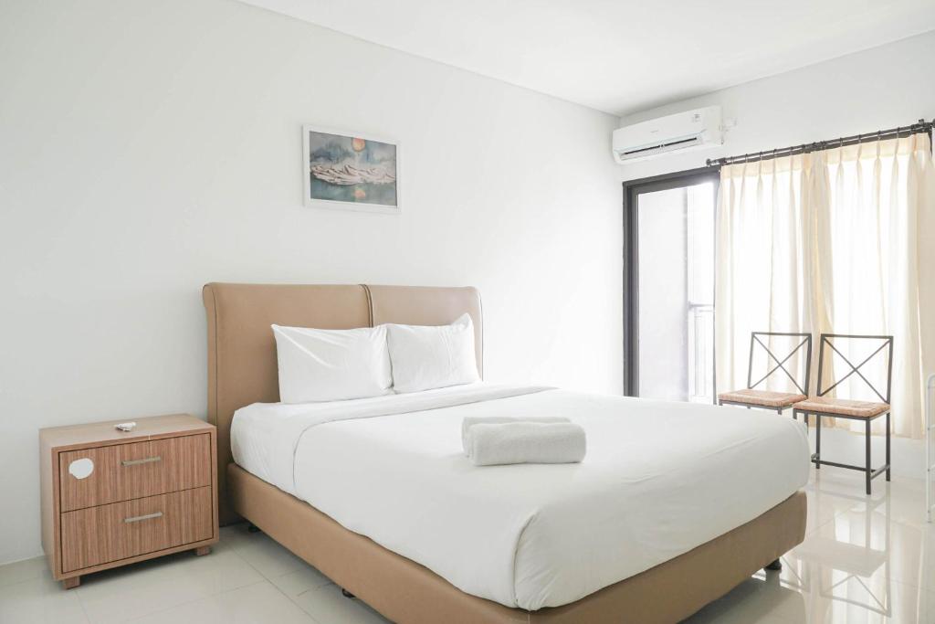 Comfort and Simply Studio Tamansari Semanggi Apartment By Travelio - Housity