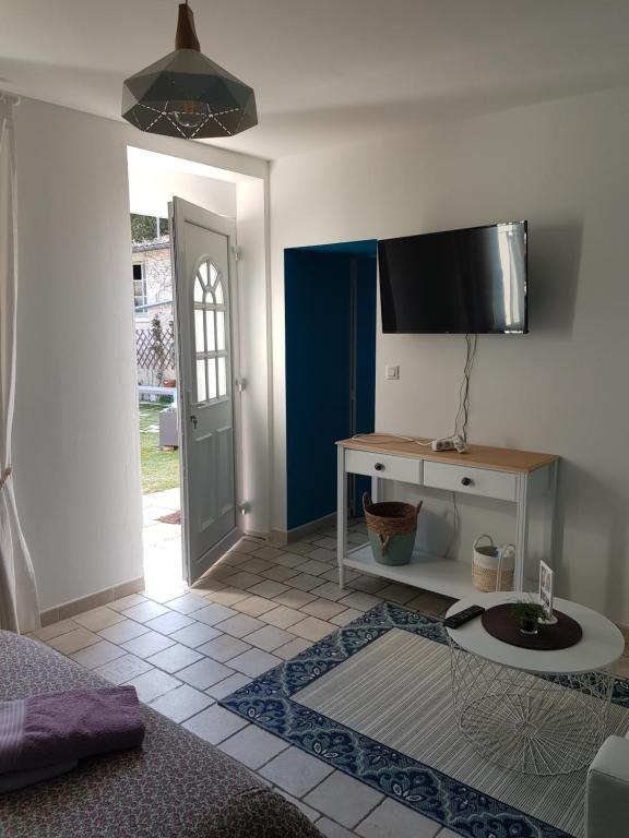 TV a/nebo společenská místnost v ubytování Ideal pour une pause