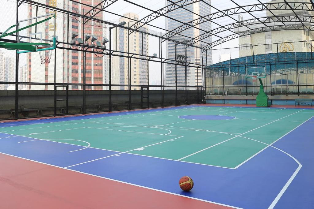 Tenis a/nebo squash v ubytování Asia International Hotel Guangdong nebo okolí