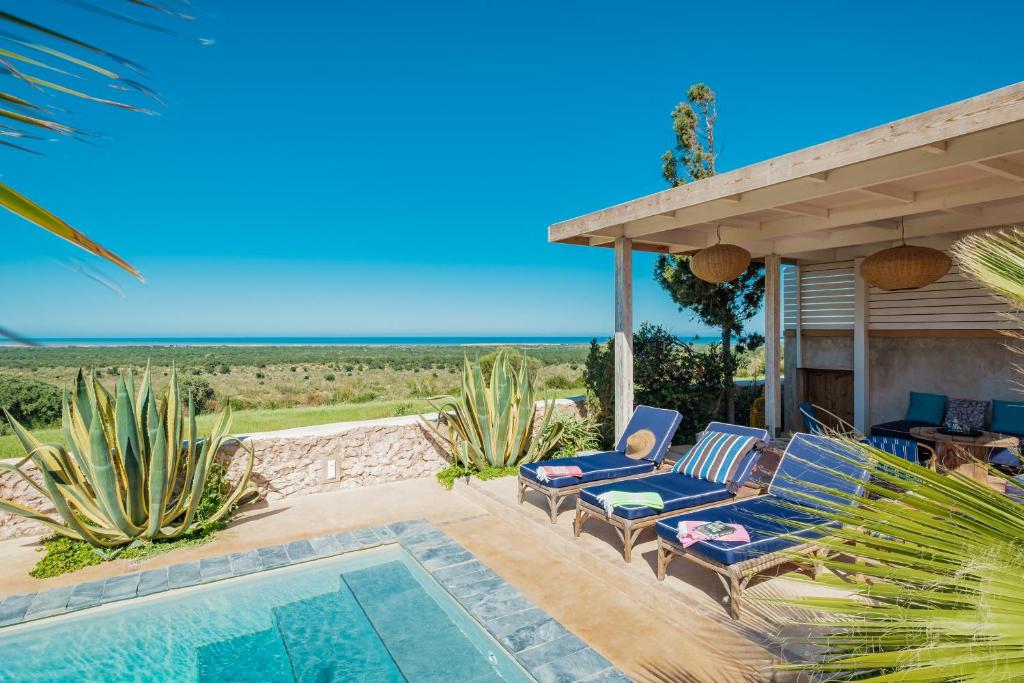 Bazén v ubytování Riad Tamayourt Ocean View & piscine chauffée à 30 nebo v jeho okolí