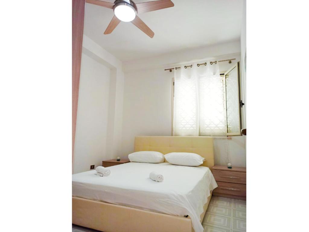 A bed or beds in a room at Trilocale La Praja Gallipolitravel