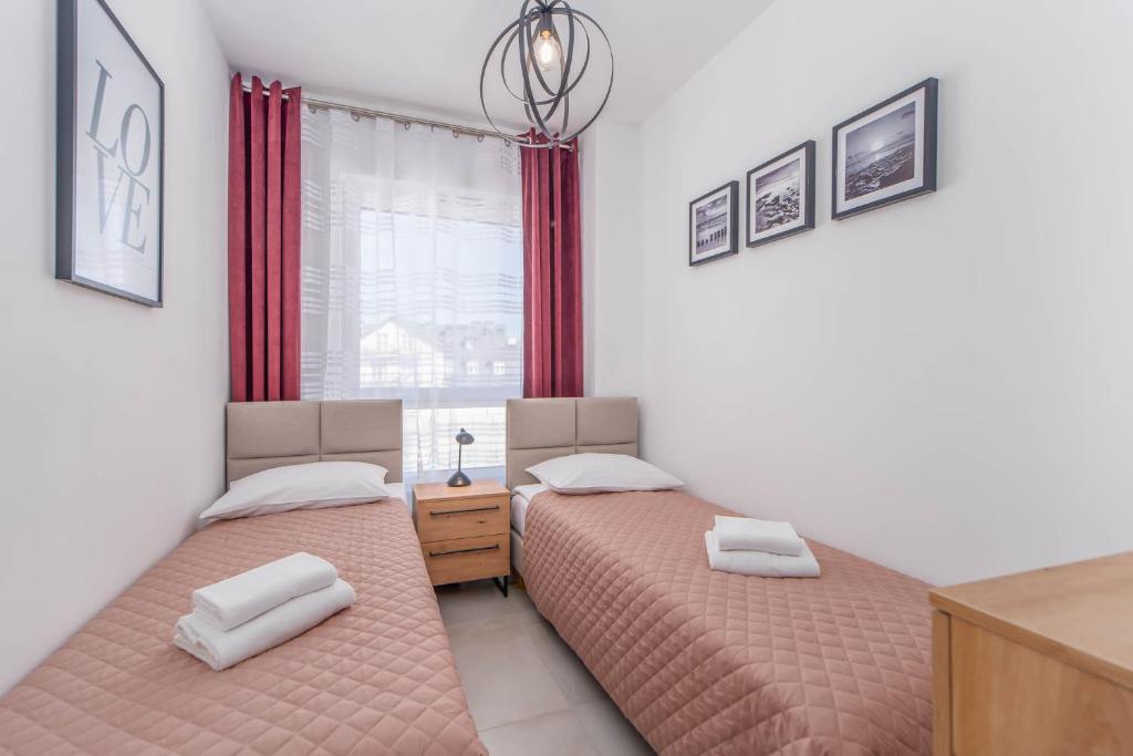 Posteľ alebo postele v izbe v ubytovaní Apartment Flamingo 41 by Noclegi Renters