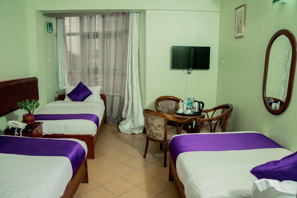 Un pat sau paturi într-o cameră la New Hotel Aquiline