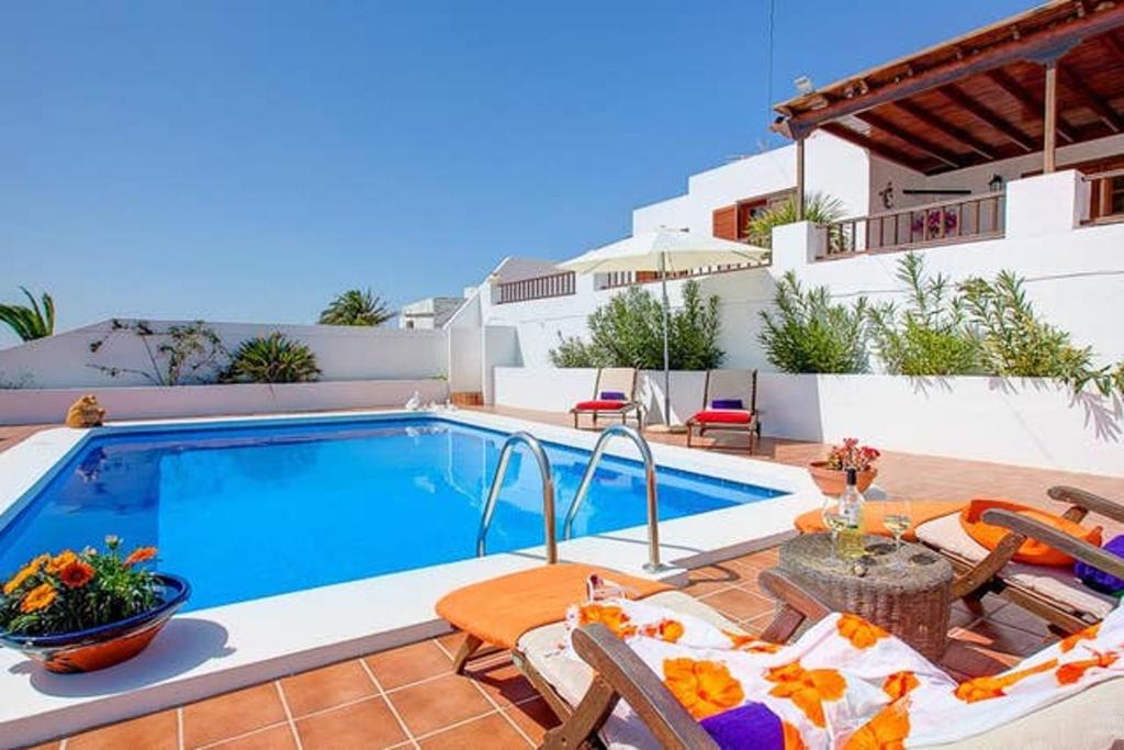 3 bedrooms villa with sea view private pool and enclosed ...