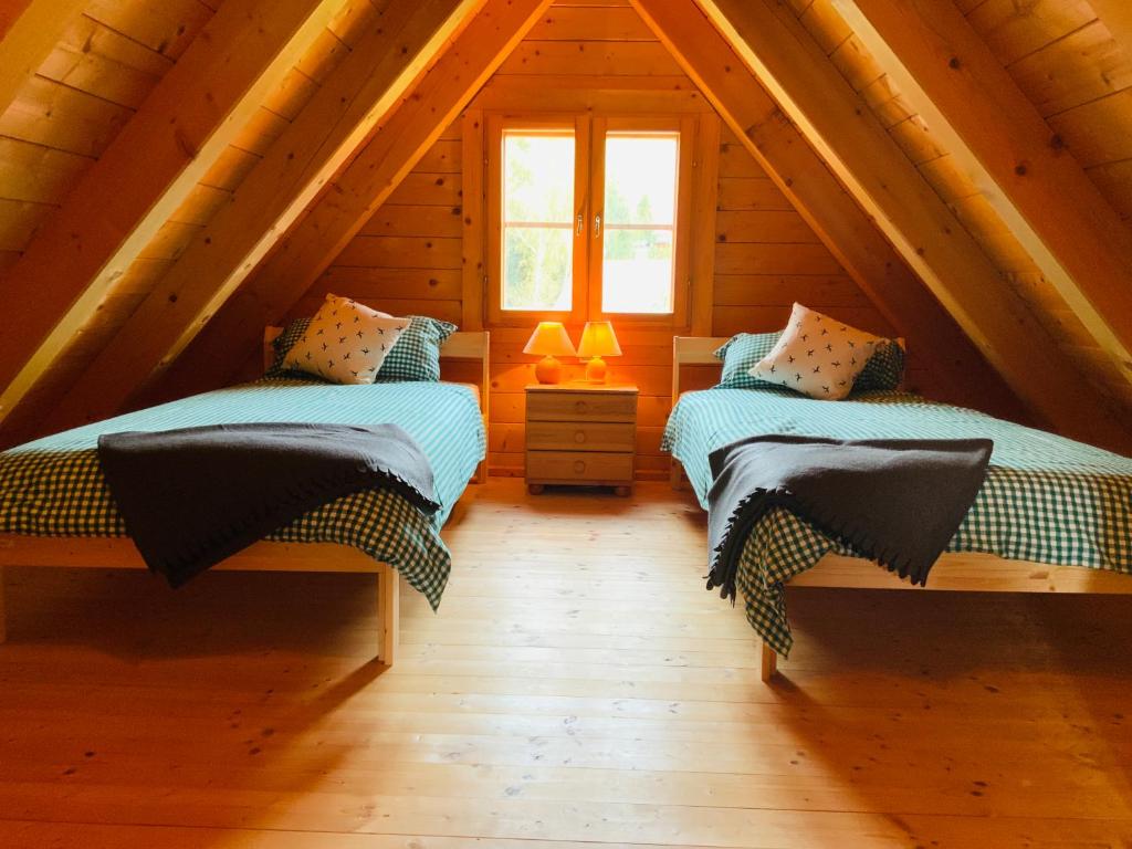 Postel nebo postele na pokoji v ubytování Zirbitz Hütte mit Sauna und Kamin