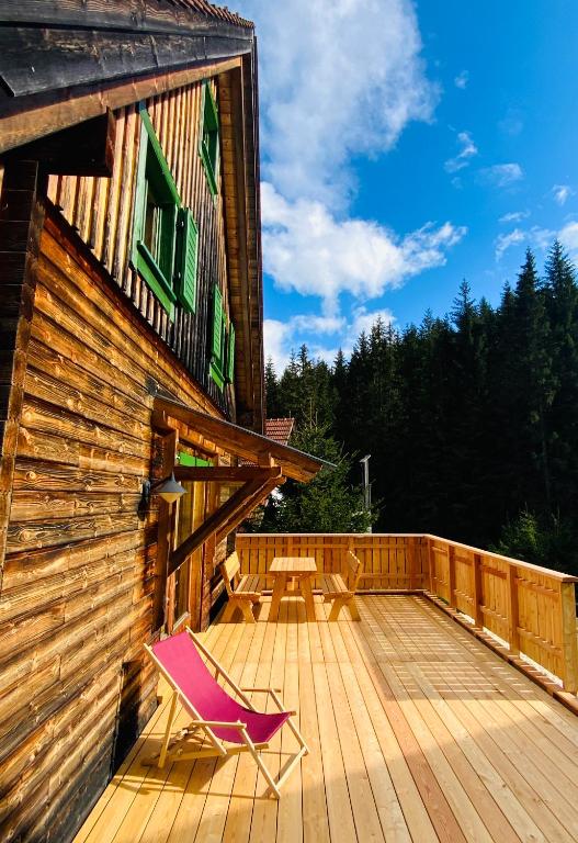 Balkón nebo terasa v ubytování Zirbitz Hütte mit Sauna und Kamin