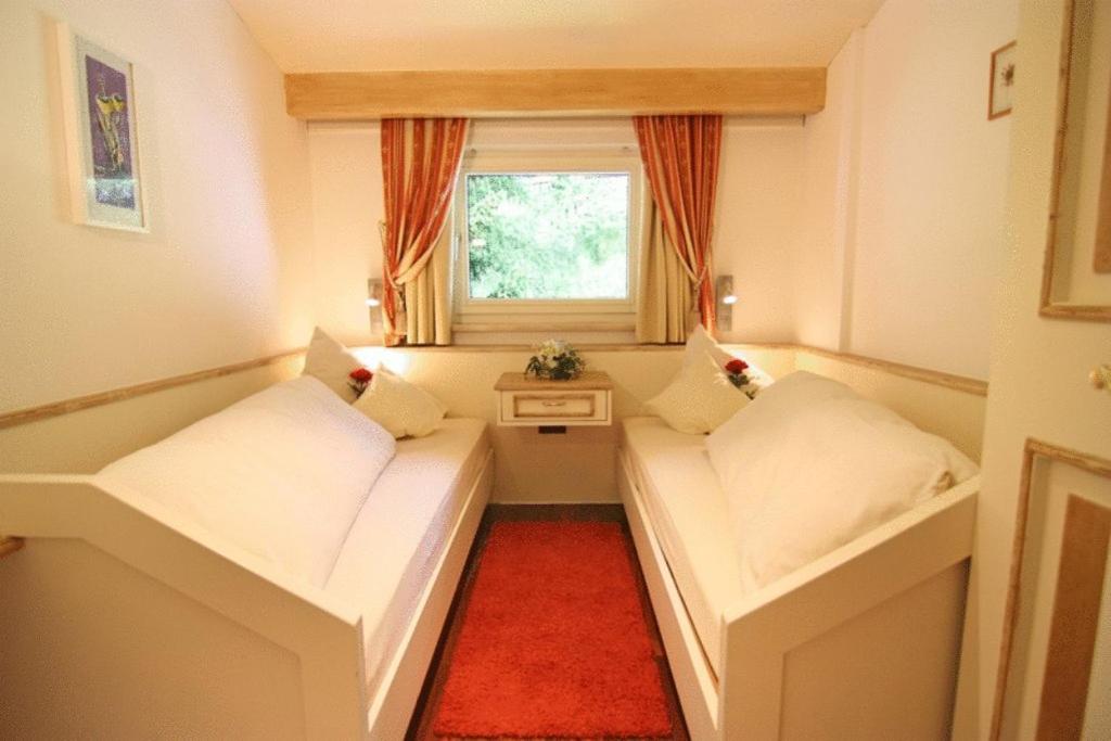 Posteľ alebo postele v izbe v ubytovaní Aparthotel Krösbacher