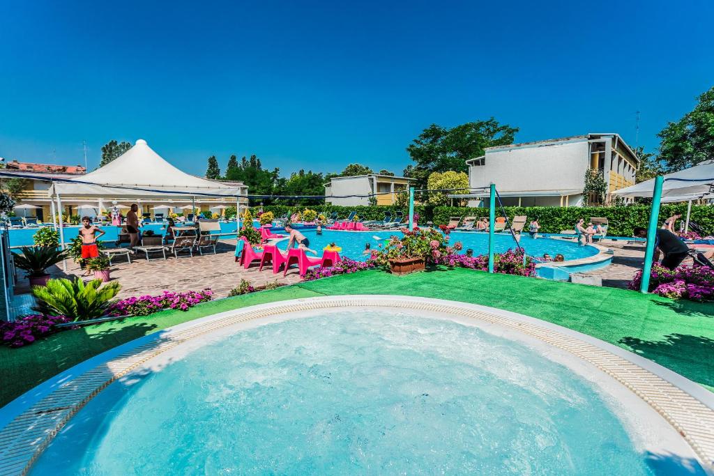 Bazén v ubytovaní Residence Blu Marlin Natural beach alebo v jeho blízkosti