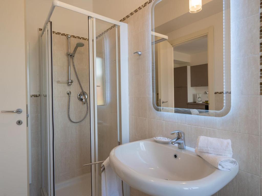 Łazienka w obiekcie Apartment Rosmarino by Interhome