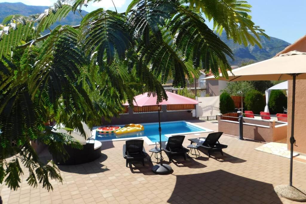Bazén v ubytovaní Holiday home Jass near Makarska alebo v jeho blízkosti