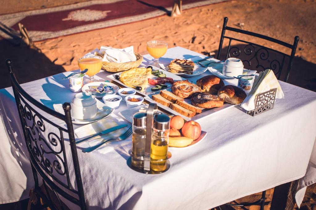 Jídlo v luxury tent nebo okolí