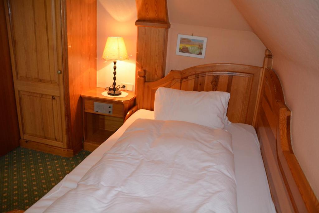 Postel nebo postele na pokoji v ubytování Hotel-Restaurant Fischer