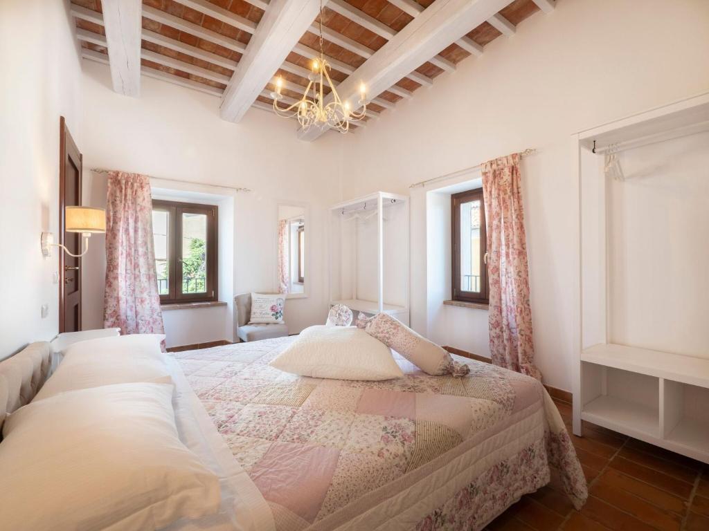 A bed or beds in a room at Belvilla by OYO Tulipano