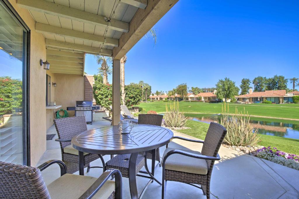 eine Terrasse mit einem Tisch und Stühlen auf einer Veranda in der Unterkunft Palm Desert Resort Condo with Patio and Pool Access! in Palm Desert