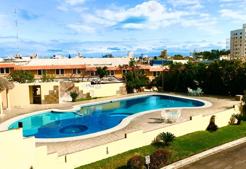 Bazén v ubytování Hotel Villas Dali Veracruz nebo v jeho okolí