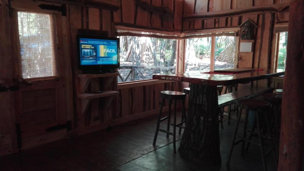 Wonderful rustic cabin, with native trees, with Rio Trancura, equipped