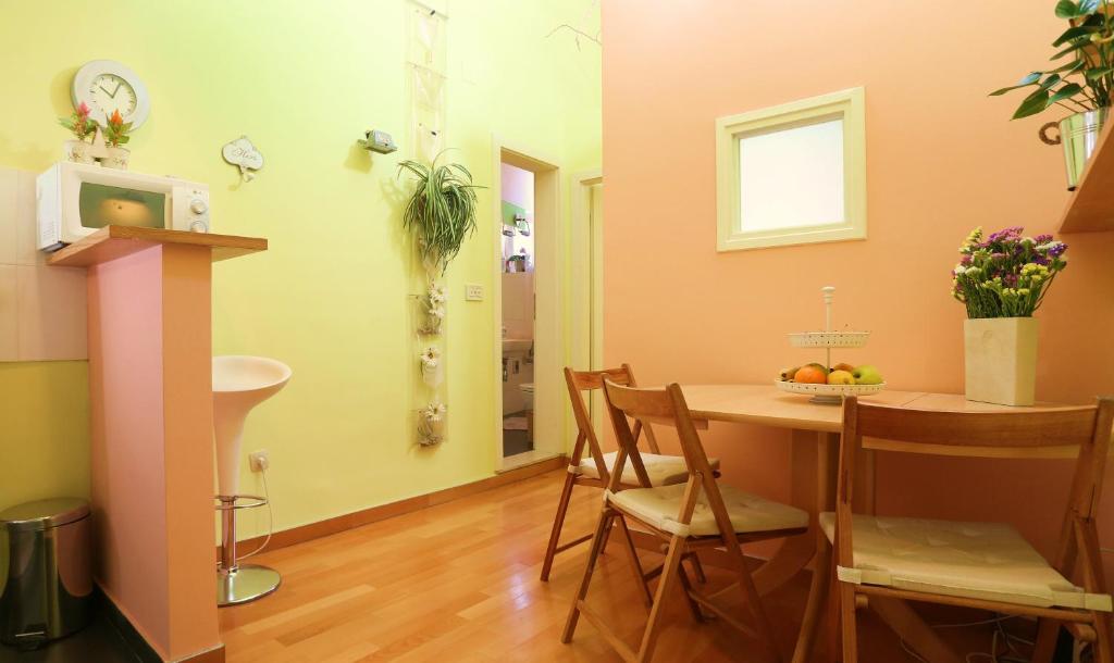 Posedenie v ubytovaní Double bedroom apartment on great location with balcony!!