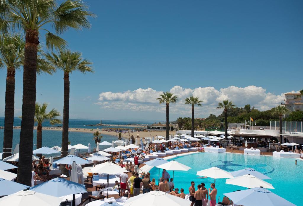 puerto banus beach