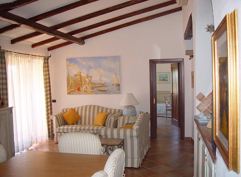 Area soggiorno di Apartment With Sea View Terrace