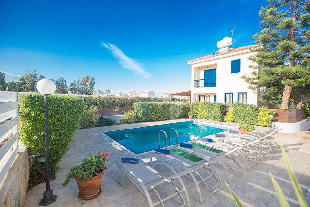Villa Ayia Triada Beautiful 5BDR Villa with Pool Close to all Beaches and Amenities