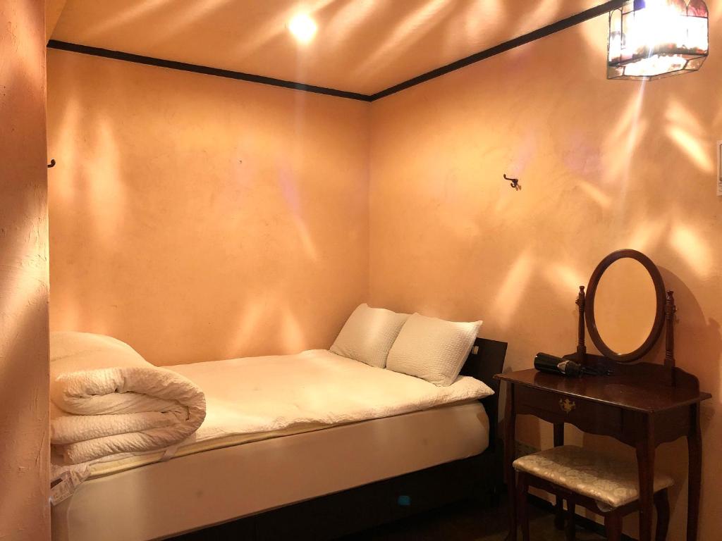 Postel nebo postele na pokoji v ubytování Hostel Yume-Nomad Kobe