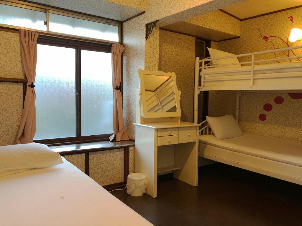 Postel nebo postele na pokoji v ubytování Hostel Yume-Nomad Kobe