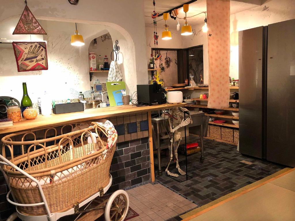 Kuchyň nebo kuchyňský kout v ubytování Hostel Yume-Nomad Kobe