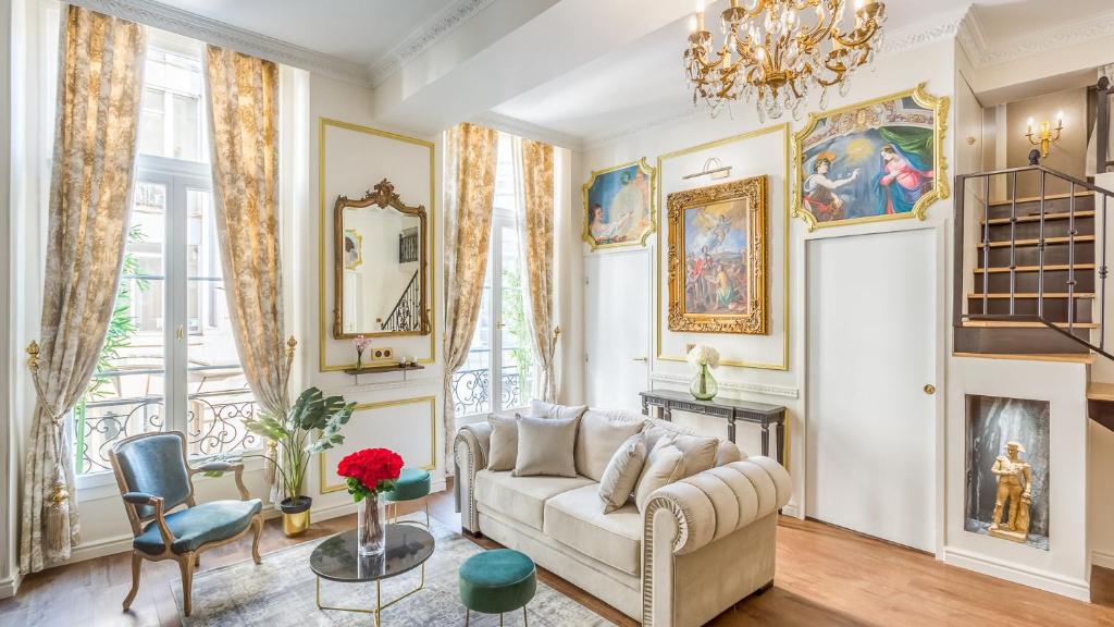 a living room with a couch and a fireplace at Royale 3 Bedroom, 2 Bathroom Apartment With AC - Louvre in Paris