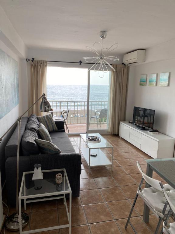 Beach Front Apartment (Hispaania Torre del Mar) - Booking.com