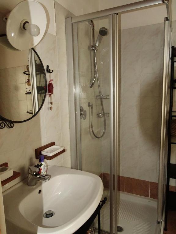 Vannituba majutusasutuses Baita Casera Caviazza