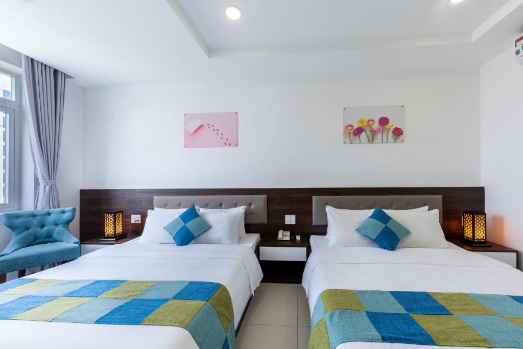 Postel nebo postele na pokoji v ubytování Phuc Thanh Luxury Hotel by THG