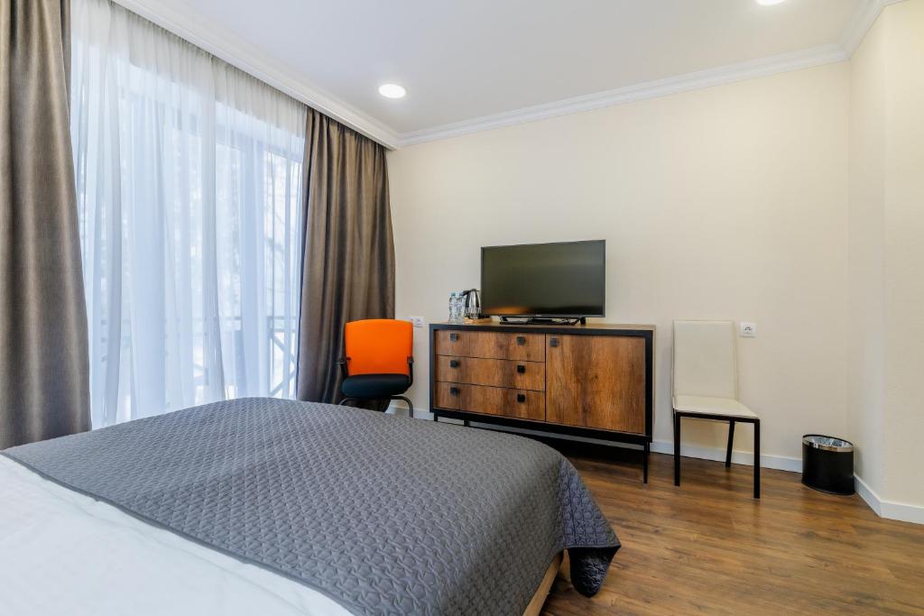 TV a/nebo společenská místnost v ubytování Kokhta Plaza Boutique Hotel