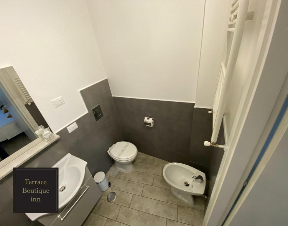 A bathroom at Terrace Boutique Inn