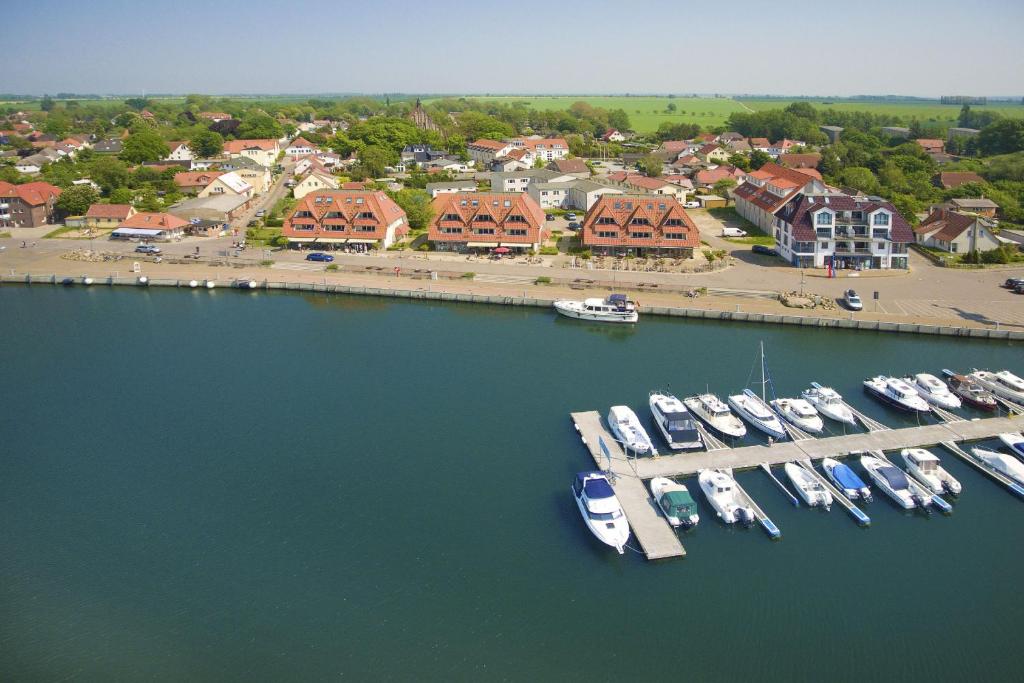 Gallery image of Hafenhäuser Wiek FeWo 06 - Balkon, Meerblick in Wiek auf Rügen 