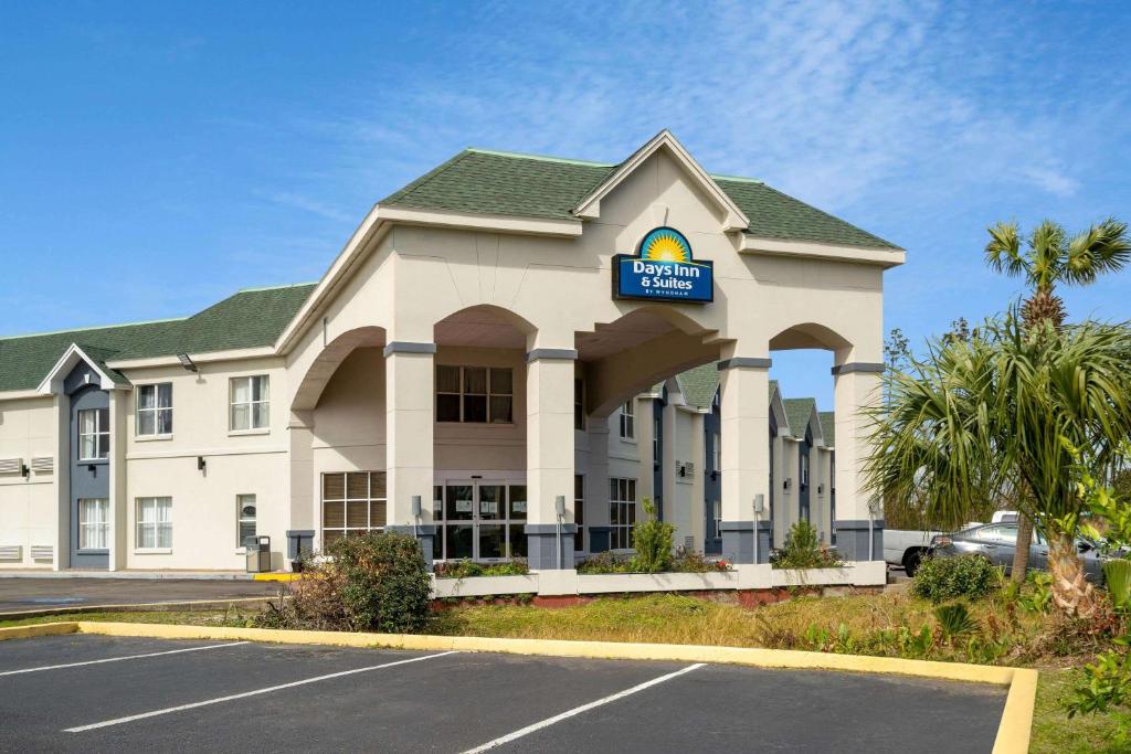 a hotel with a sign on the front of a building at Days Inn by Wyndham Panama City in Panama City
